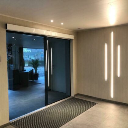 Sesamo schuifdeuroperator as lightbox